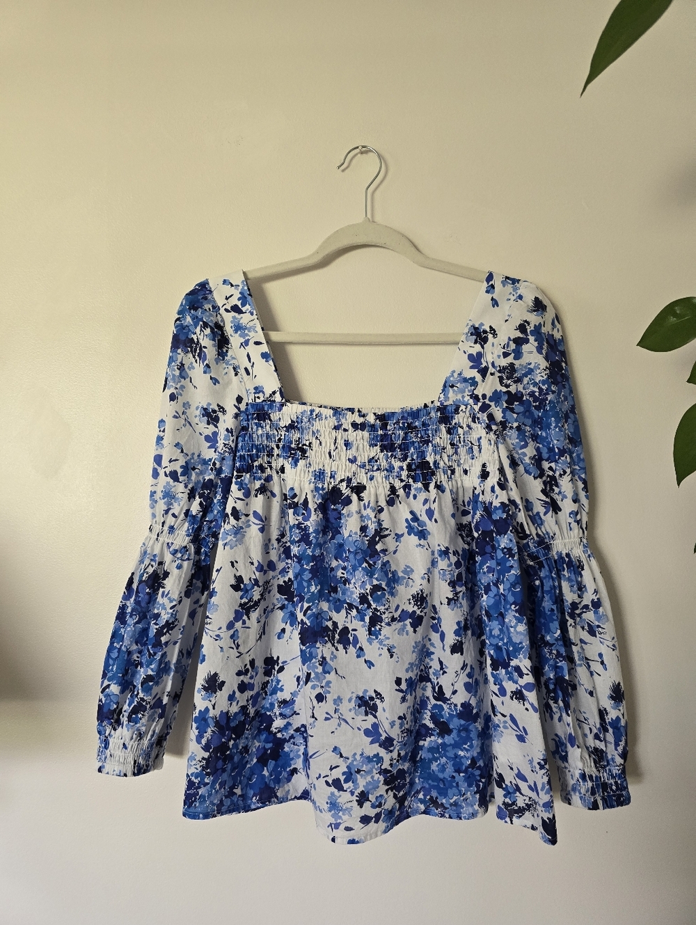 Tuckernut Size Small Womens Blue White Bluebell Meadows Tiĺly Blouse Cotton Top